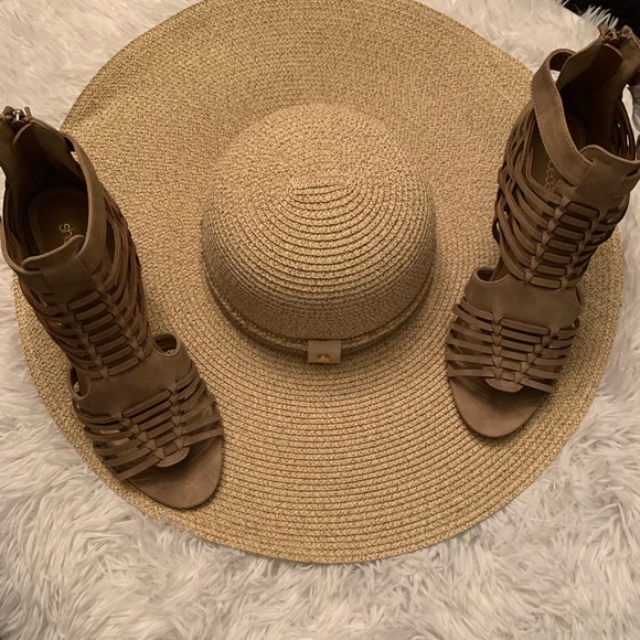 Beautiful taupe caged heeled sandal only S 10 left - Picture 14 of 15